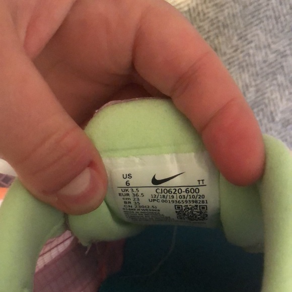 Nike tennis shoes - Picture 4 of 6